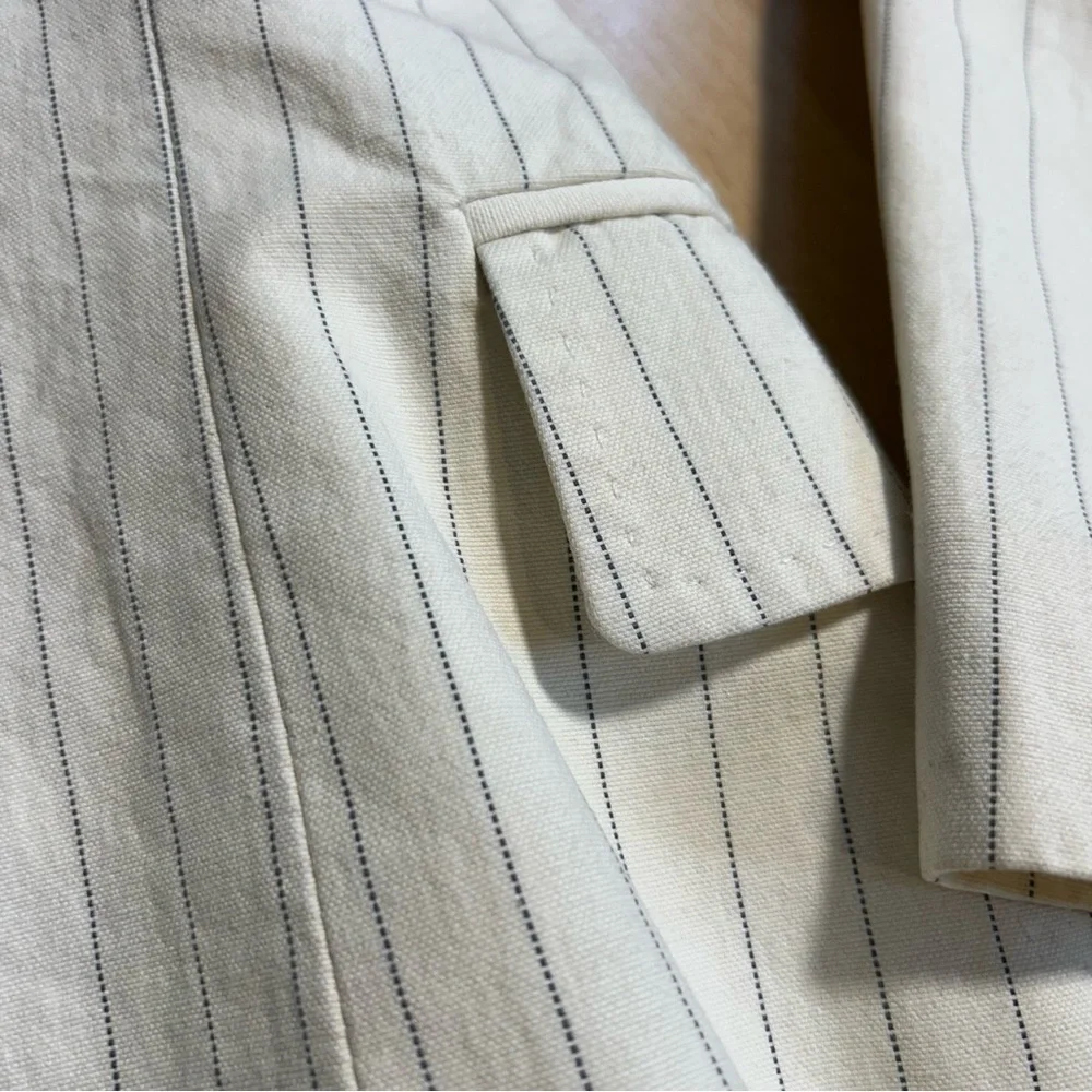 Burberry Cream and Blue Pinstripe Blazer Size 8‎ Preppy Designer Quiet Luxury